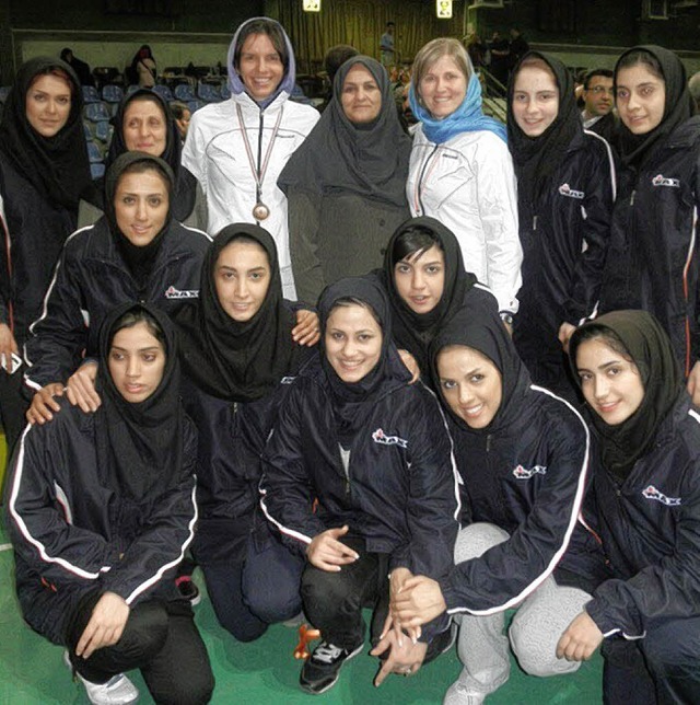 Nur mit Kopftuch: Nicole Grether (link...e Reid bei den  Teheran Open in Iran    | Foto: privat