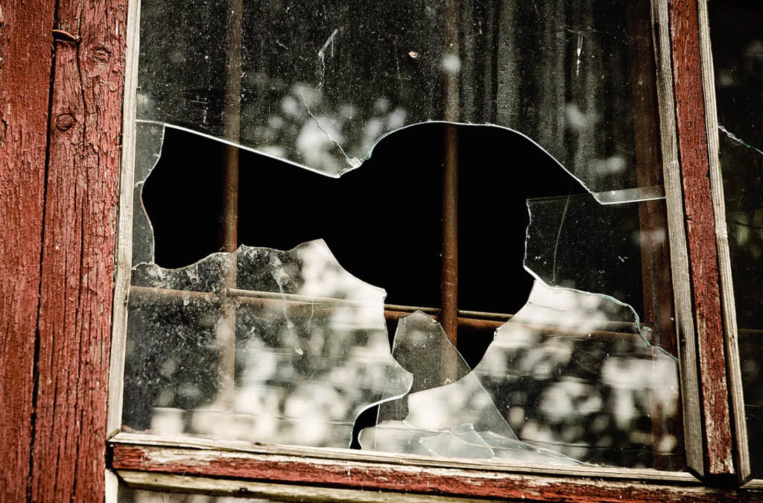 Laut Wissenschaft oft ein  Signal für ...  Randale  : ein zerbrochenes Fenster   | Foto: jetrel (fotolia)