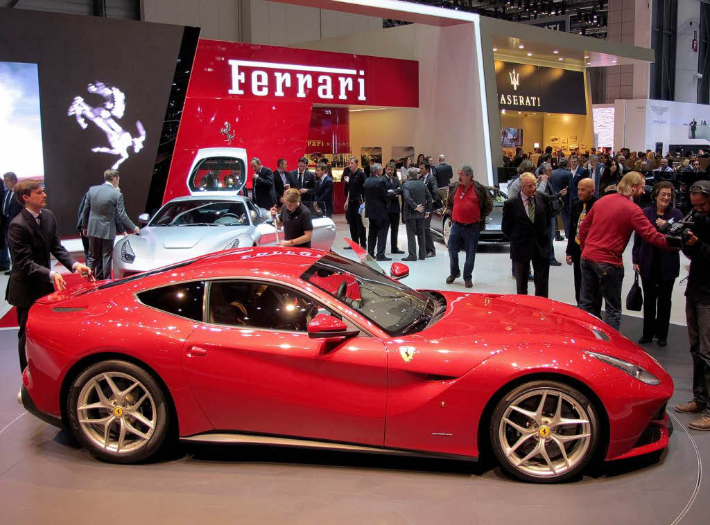 Das schnellste Straenmodell, das Ferrari je fertigte, heit F12berlinetta. Das Coup leistet 544 kW/740 PS und erreicht ein Spitzentempo von mehr als 340 km/h.