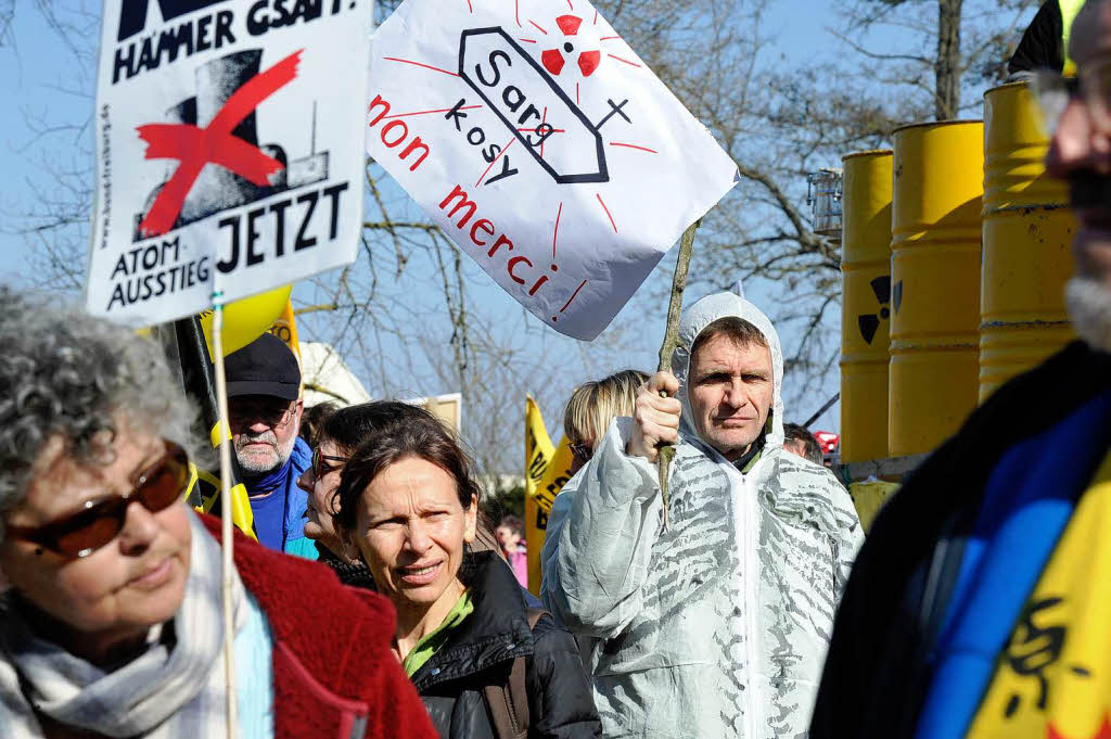 Anti-Atomenergie-Demonstration in Fessenheim am Jahrestag des Kernkraftwerk-Unglcks in Fukushima.