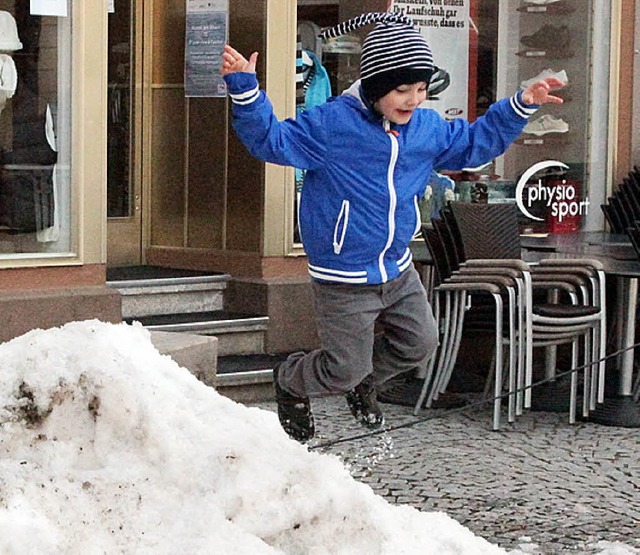 Juhuuu! Importierter Schnee in Schopfh...rber freuten sich auch die Jngeren.   | Foto: H.J.-Hege