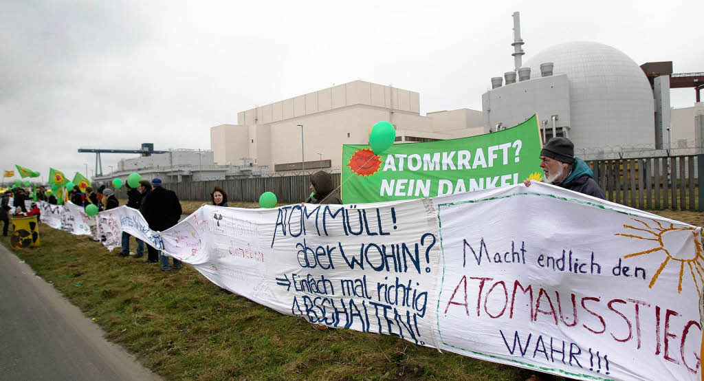 Kundgebung auf einer Anti-Atomkraft Demonstration vor dem AKW Brokdorf.