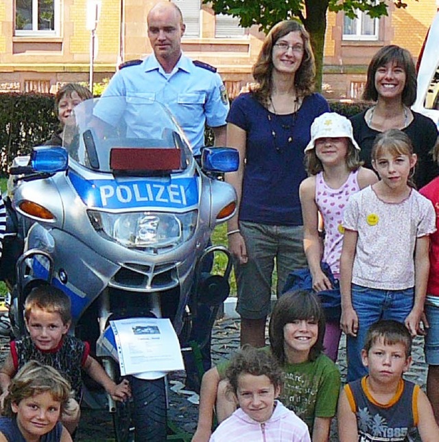 Eine Besuch bei der Bundespolizei gehrte auch schon zum Ferienprogramm   | Foto: Archivfoto: PR
