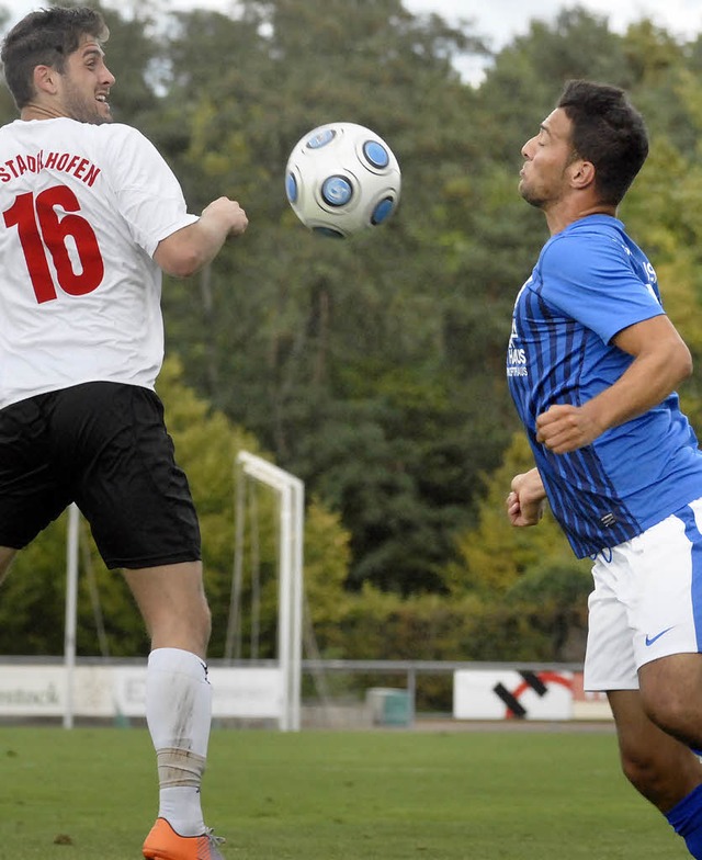 Im richtigen Augenblick zur Stelle: Im...l zum Wiederbeginn der Verbandsliga.    | Foto: archivfoto: kaufhold