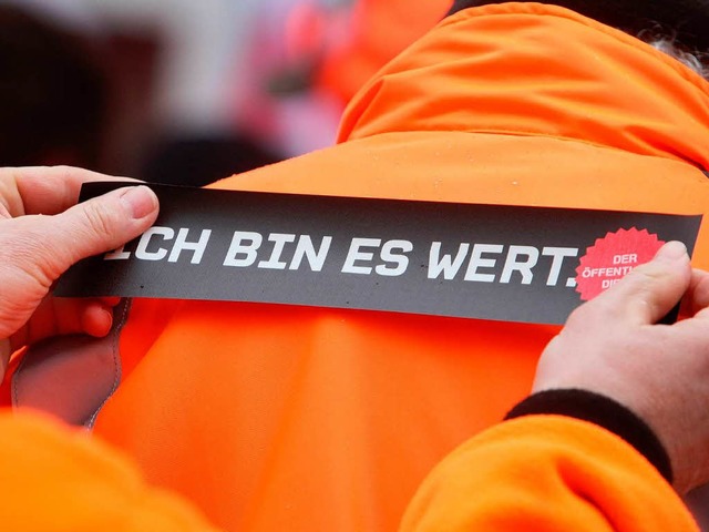 An Warnstreiks im ffentlichen Dienst ...ngaben 130.000 Beschftigte beteiligt.  | Foto: dpa