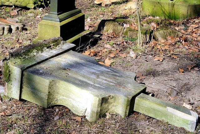 Alter Friedhof: Unbekannte beschädigen 17 Grabsteine