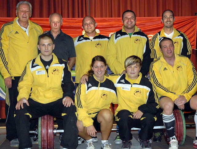 Die Meistermannschaft des KSV Lrrach ...ker, Tabea Tabel und  Julien Lagarde.   | Foto: Felix Held