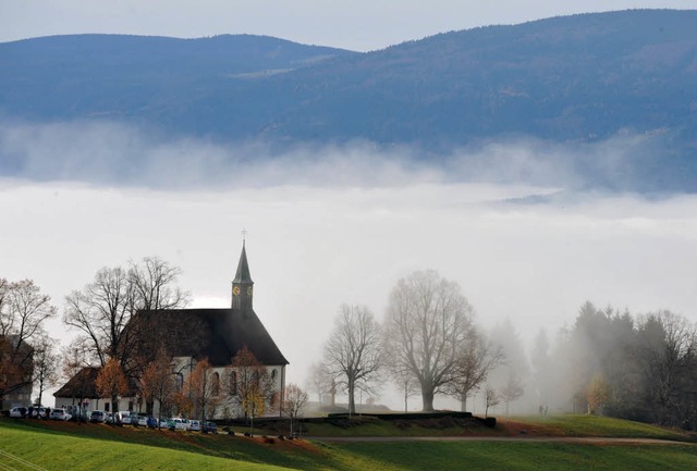 In der Wallfahrtskirche auf dem Linden...t. Peter wird rund um die Uhr gebetet.  | Foto: Haid