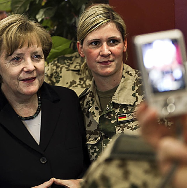 Merkel im Feldlager   | Foto: DAPD
