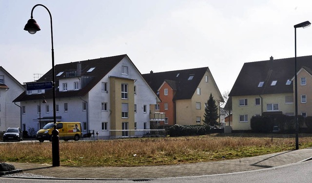 In Neuenburg wird zurzeit viel gebaut,...stehen zwei Gebude mit 14 Wohnungen.   | Foto: Volker Mnch