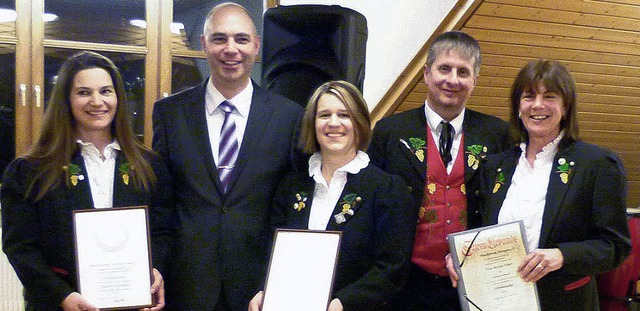 Nicole Bilharz, Bezirksobmann Anton Ja...freuten sich ber die Auszeichnungen.   | Foto: susannen bremer
