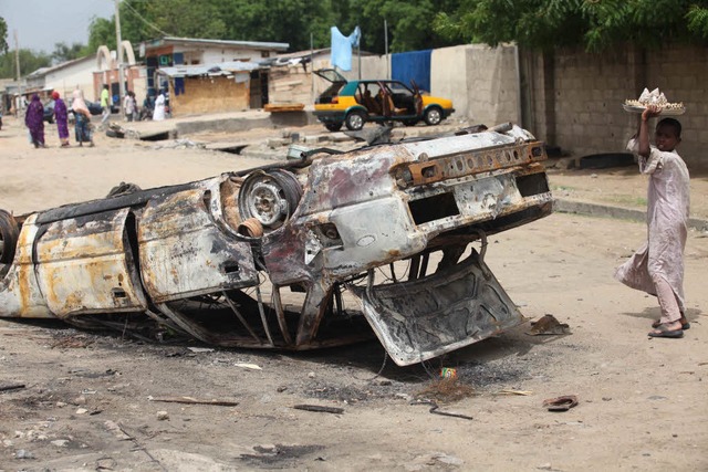 Schsse, Bomben, Attentate &#8211; Spu...Auto gehren in Maiduguri zum Alltag.   | Foto: dpa/afp