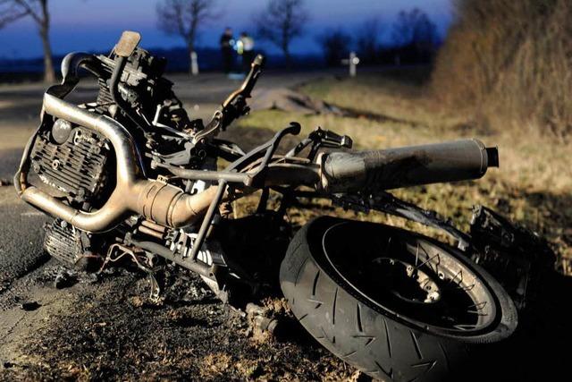 Motorradfahrer stirbt bei Kollision mit Lieferwagen