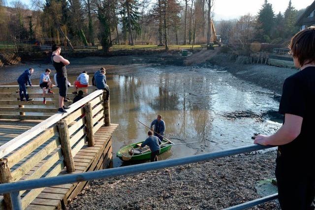 Fotos: Bagger versinken bei Schlammaktion in Endingen am Erleweiher