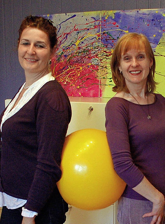 Angelika Klank (links) und Manuela Kla...ndheit&#8220; ein Schnupperangebot an.  | Foto: Rebekka Sommer
