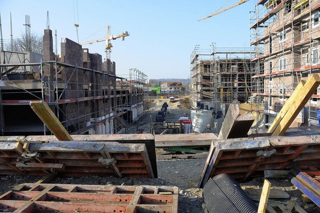 Freie Sicht  bis zur Bahnlinie: die Ba...kts von der Basler Strae aus gesehen   | Foto: Peter Gerigk