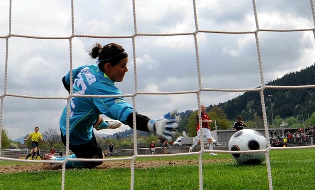 Manchmal muss auch eine Nationalkeeper...iel gegen Bayern Mnchen im Jahr 2009.  | Foto: Seeger