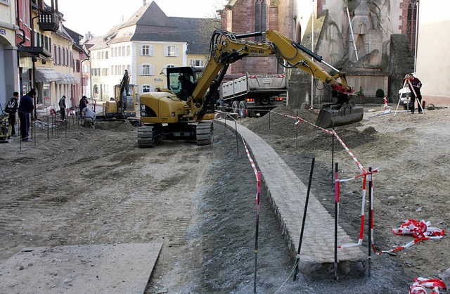 Auf dem sdlichen Marktplatz in Ending... die Martinskirche weitergehen knnen.  | Foto: Martin Wendel