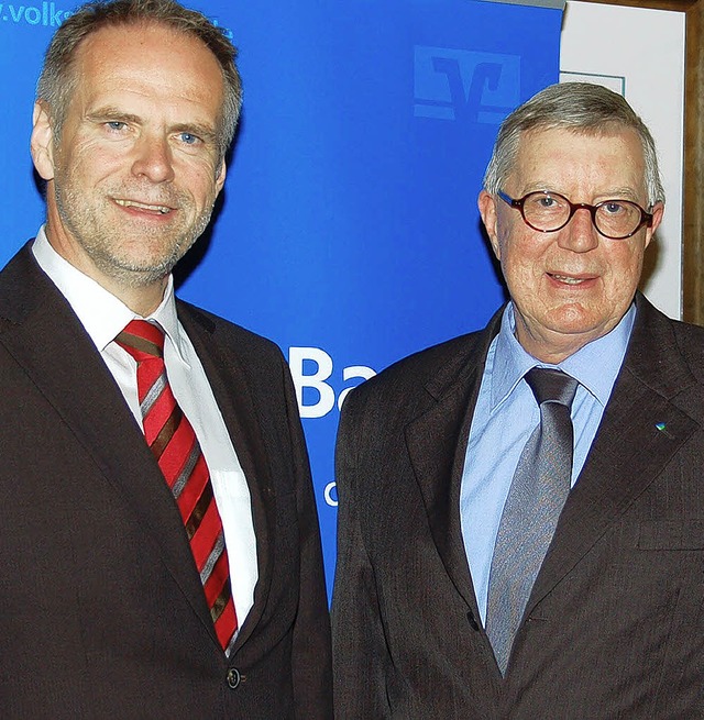 WRO-Geschftsfhrer Manfred Hammes (re...use , links Gastgeber Reinhard Krumm.   | Foto: W. Beck