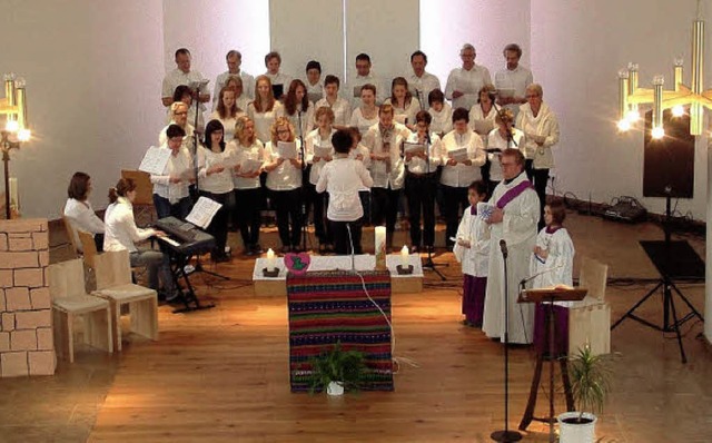 Der Chor Joy and Hope im Peru-Gottesdienst   | Foto: bz