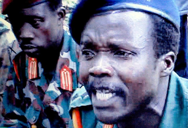 Der Rebellenfhrer Joseph Kony in eine...e vom 23. Mai  2006 in Kampala, Uganda  | Foto: dpa