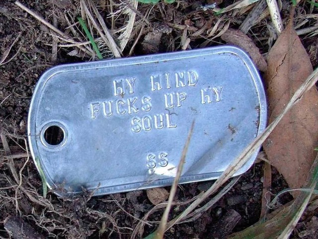 Fundstck: In das Metallplttchen ist ...my Soul &#8211; SS&#8220; eingestanzt.  | Foto: Polizei
