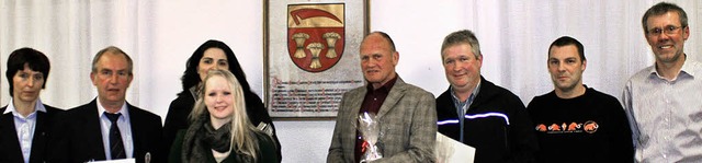 Auszeichnungen fr langjhrigen Blutsp...r, rechts Ortsvorsteher Erich Grelin.  | Foto: reinhard Cremer