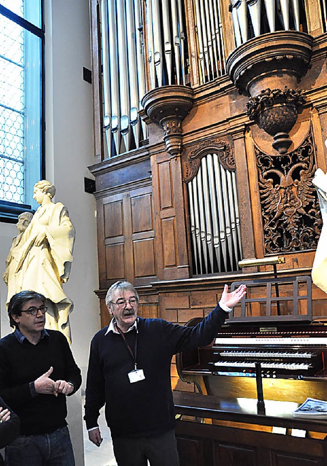 Kurator Gerhard Dangel (rechts) vom Au...nz Jger erluterten die Welte-Orgel.   | Foto: hubert Bleyer