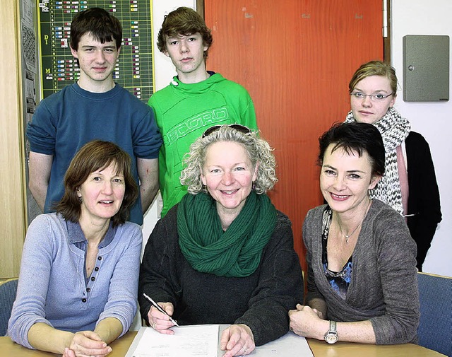 Den Beitritt des HHG-Vereins zum Schul...nger, Bernd Faller und Julia Rombach.   | Foto: Dieter Maurer