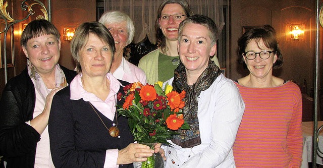 Verein Frieden und Entwicklung: Blumen...lperin , Agns Ruch (2. Vorsitzende).   | Foto: Fritz