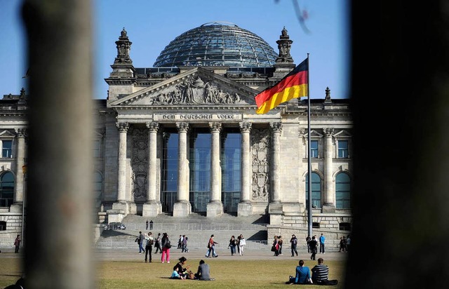 Im Reichstag wird die Nachfolge von Ch...kgetretenen Bundesprsidenten geklrt.  | Foto: dpa