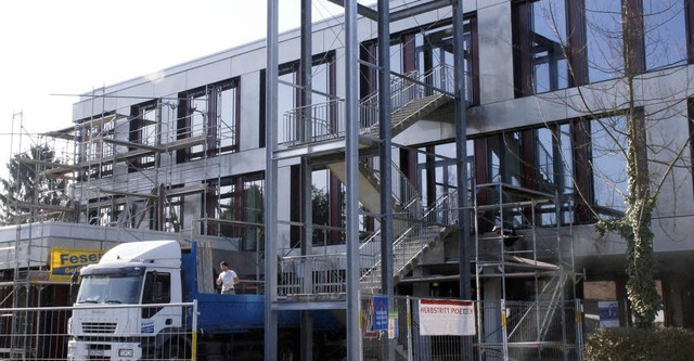 Rechtzeitig vor dem heutigen Start des...t am Gymnasium in Kenzingen abgebaut.   | Foto: Ilona Hge