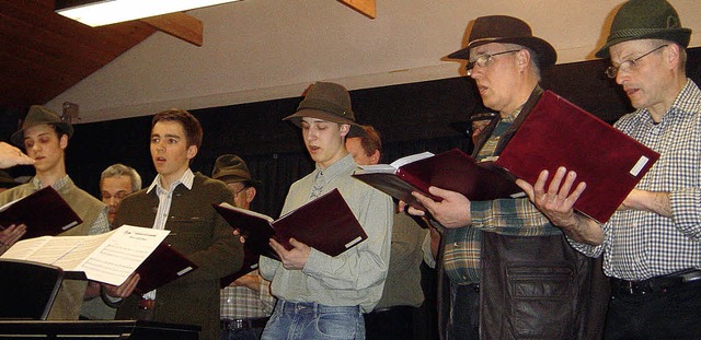 Auch der Gesangverein Wies trug zum Liederabend bei.   | Foto: Heinz Owald