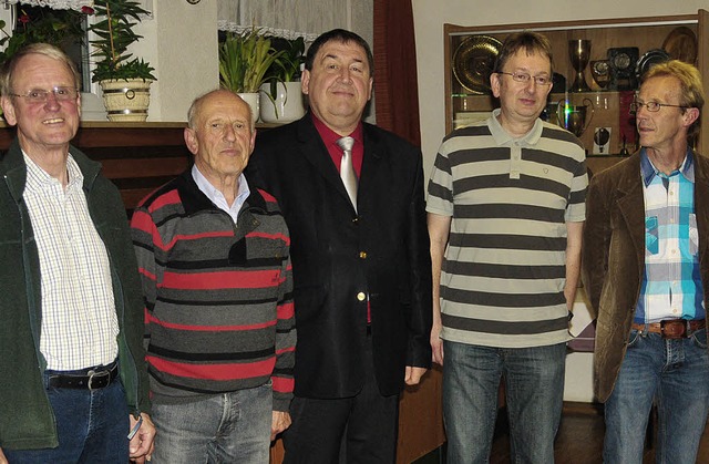 Rembert Plutowski (links) wurde mit de...d Reinhard Hellmann aus dem Vorstand.   | Foto: heiler