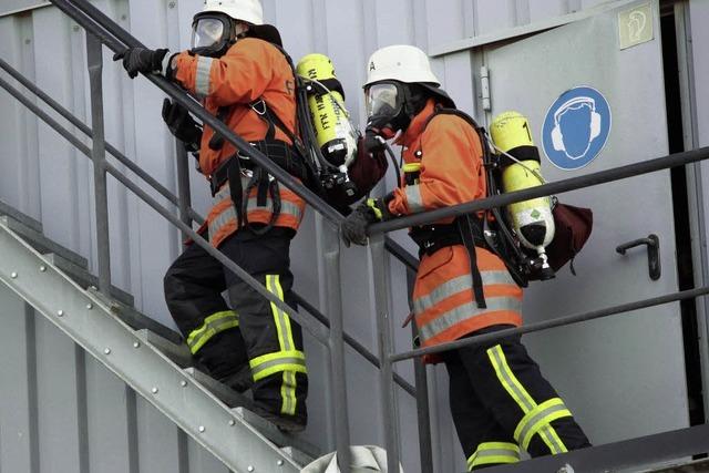 Hartheimer Feuerwehr probt einen komplizierten Rettungseinsatz