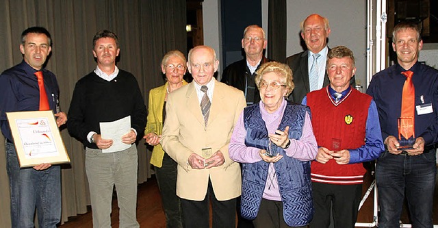 Ehrungen beim Festabend (von links): V...Manfred Staller und Bernhard Metzler.   | Foto: Annika Schwarz