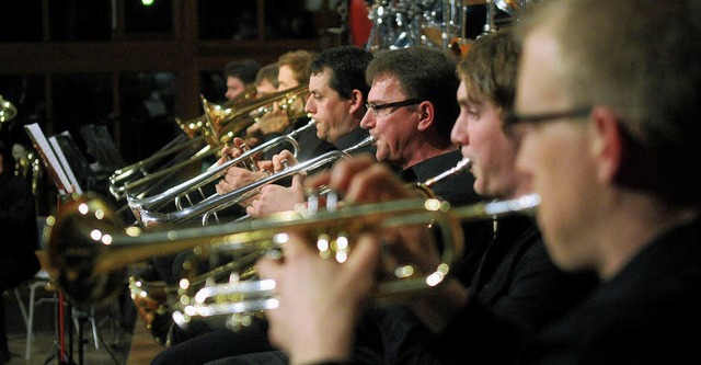 Einsatz fr die Trompeter beim Jubilu...Samstag in der Offohalle in Schuttern.  | Foto: Wolfgang Knstle