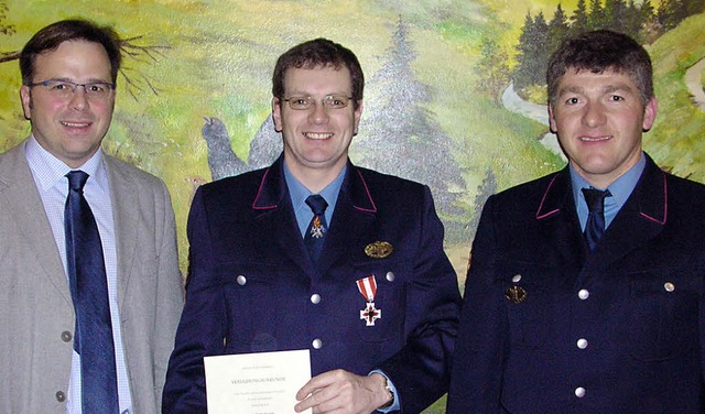 Brgermeister Carsten Gabbert (links) ... Dienst in der Feuerwehr Schuttertal.   | Foto: Heidi Fssel