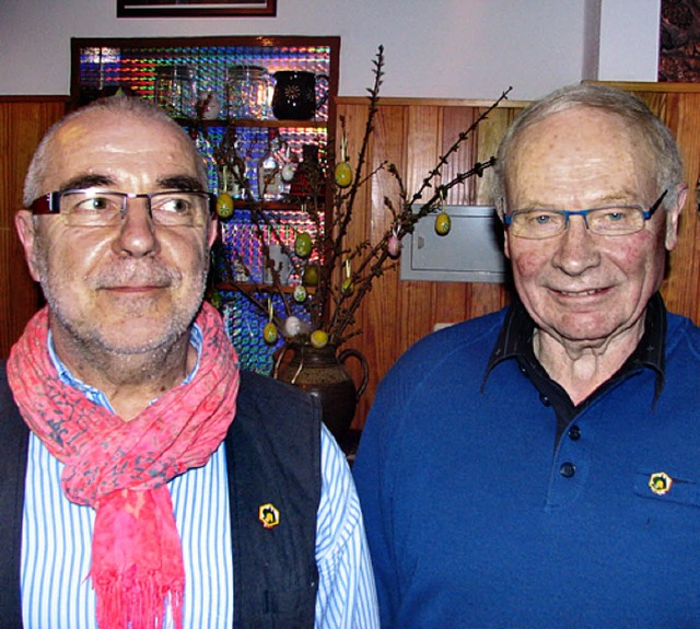 Helmut Storz (rechts) und Pierre Wechl...n beim Imkerverein Kandertal geehrt.    | Foto: bode