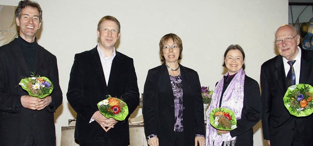Organist Jrn Bartels (von links), Ema... in Glottertals evangelischer Kirche.   | Foto: Erika Koch