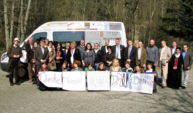 Mehr Mobilitt fr das Bildungs- und B...drckten auf Plakaten ihren Dank aus.   | Foto: M. Rombach