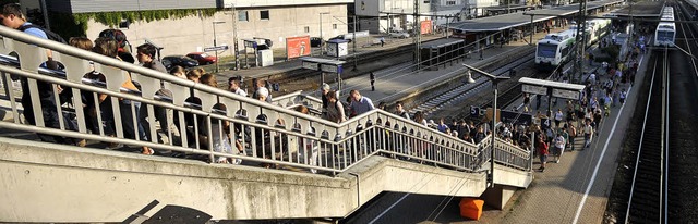 Tausende Menschen aus dem Umland fahre... Tag mit Regionalbahnen in die Stadt.   | Foto: Archivfoto: Ingo Schneider