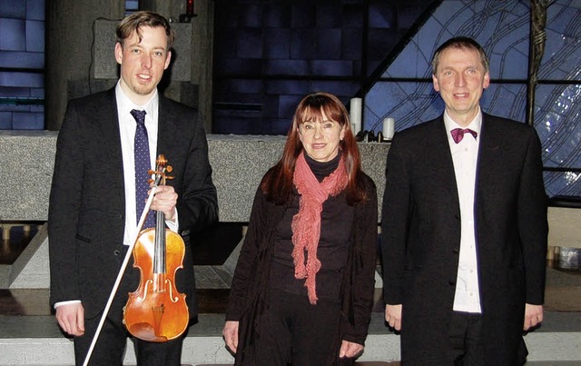 Tobias Schlageter, Ursula Honeck und M... und 65 spendable Musikfreunde kamen.   | Foto: ulrike jger