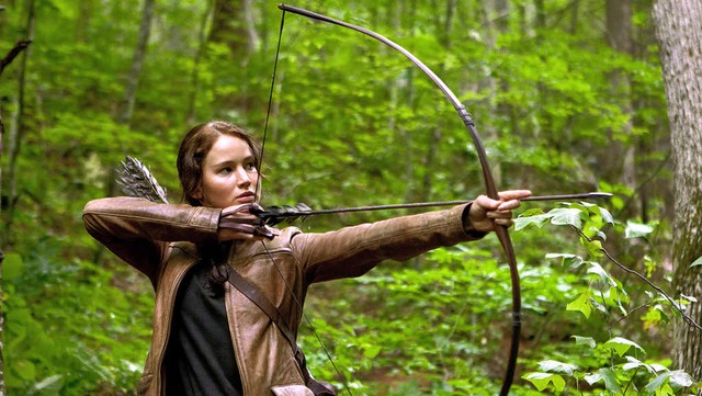 Selbstbewusste Heldin:  Jennifer Lawrence als Katniss   | Foto: dapd