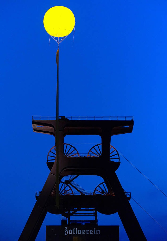 Frdertrme zu Leuchttrmen: die alte Zeche Zollverein   | Foto: dpa/dapd