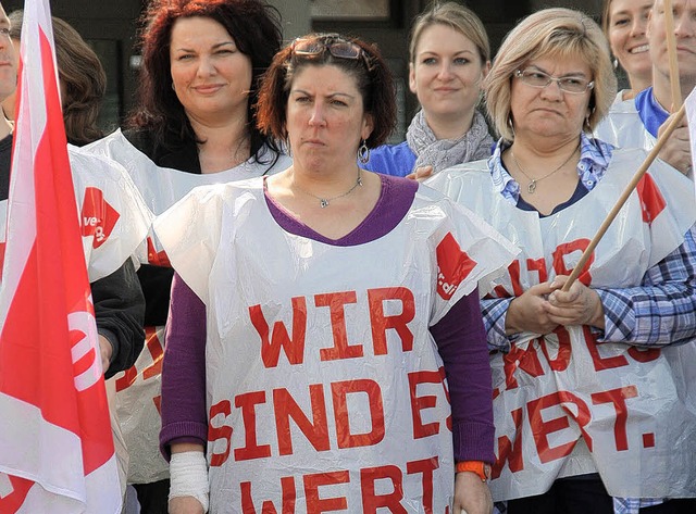Mitarbeiter des Herz-Zentrums versamme...en Forderungen Nachdruck zu verleihen.  | Foto: Hans Jrgen Kugler