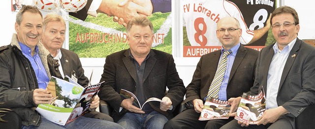 Das neue Magazin in Hnden (von links)..., Karl-Frieder Stterlin (Prsident)    | Foto: Felix Held