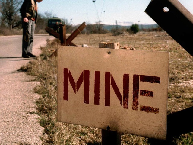 Spuren des Bruderkrieges: Minenwarnung in der Kraina    | Foto: dpa