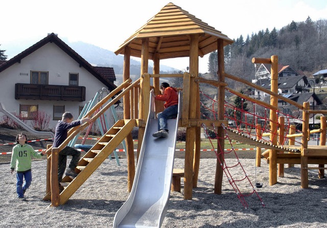 Blickfang und Attraktion fr Kinder und ihre Eltern: der neue Spielplatz   | Foto: Verena Wehrle