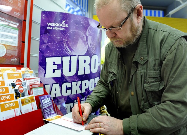Kreuze fr die Million: Lottospieler in Finnland   | Foto: dpa